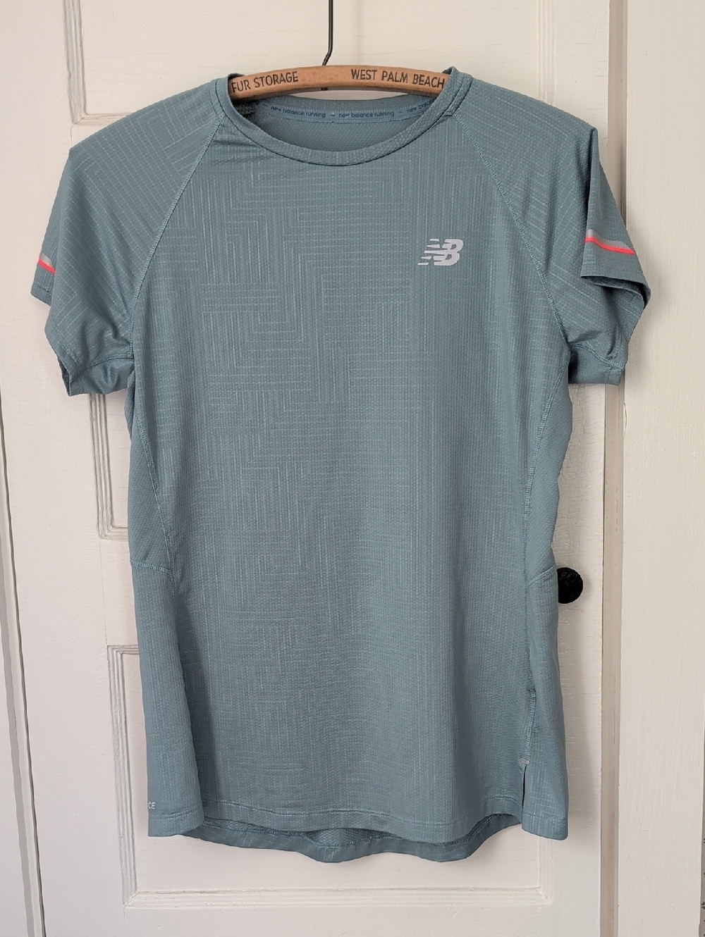 New Balance M Light Blue Athletic Running Tee Reflactive Fabric Cap Sleeves